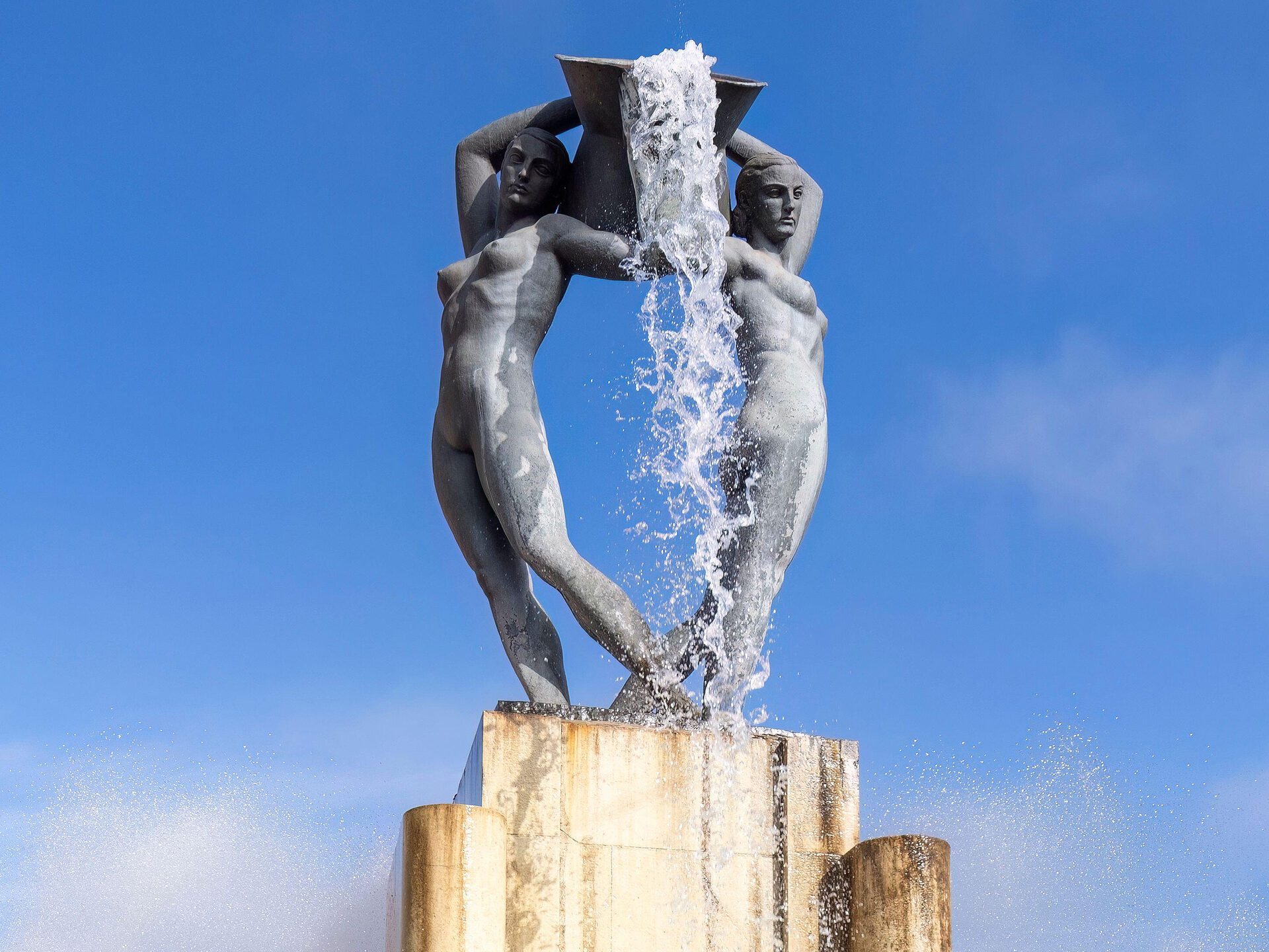 Fontana Luminosa, L'Aquila